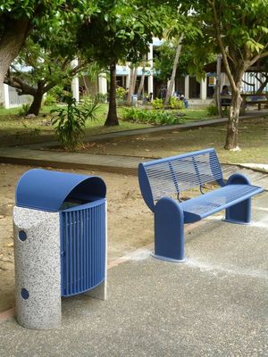 Waterproof Garden Garbage Bin , 50 Liter Trash Can Side Opening Structure